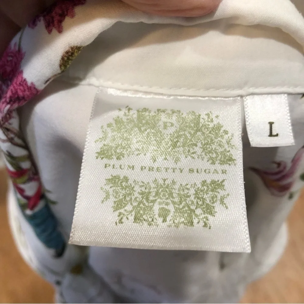 PLUM Pretty Sugar short sleeve, floral, button up blouse.  Size L - Picture 6 of 8